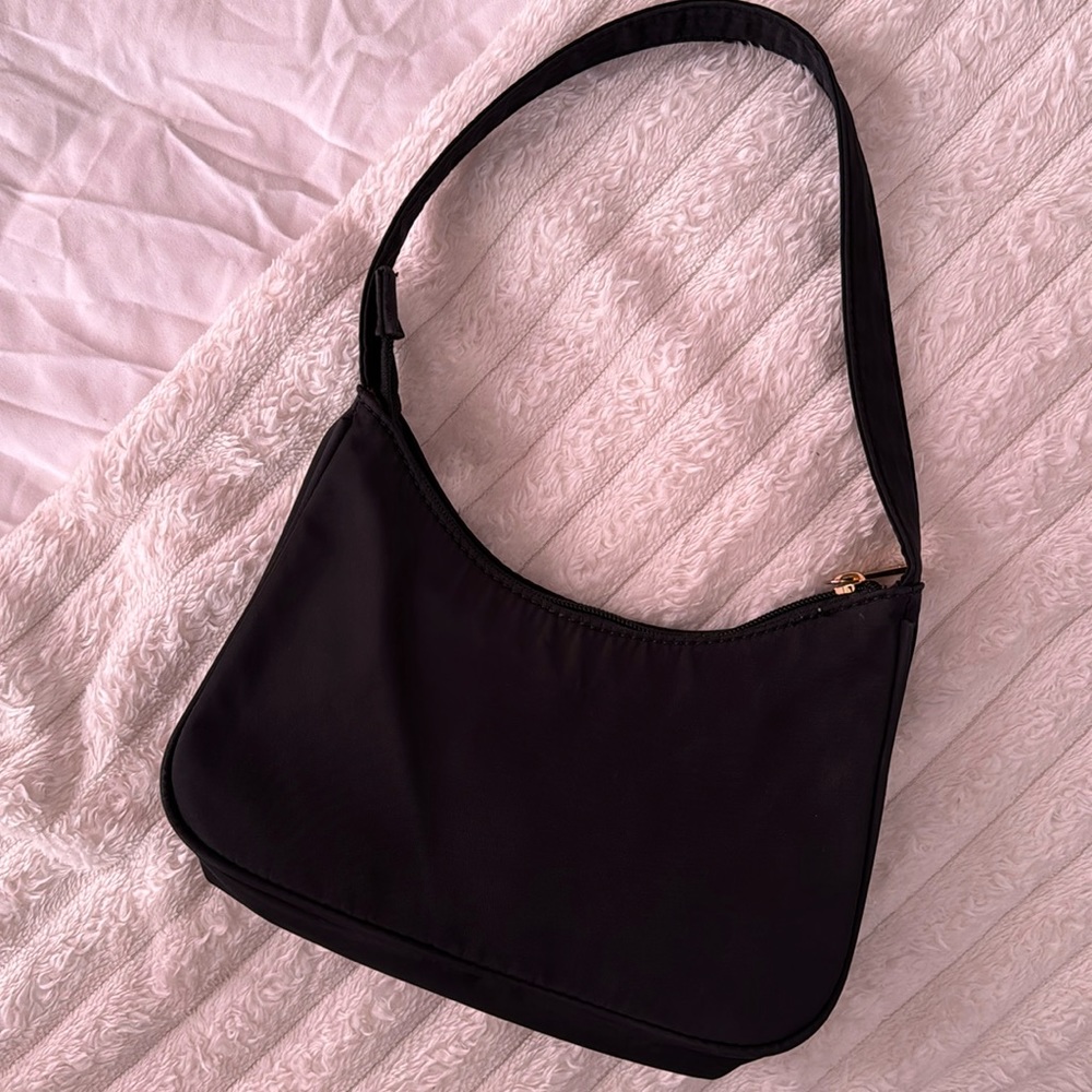 Black shoulder bag